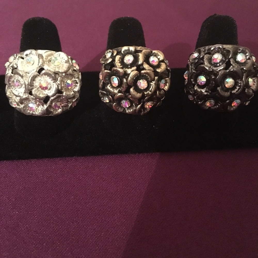 Wholesale Lot “Cluster of Roses” Rhinestone Rings - Picture 5 of 7
